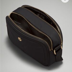 EUC LULULEMON CROSSBODY CAMERA BAG